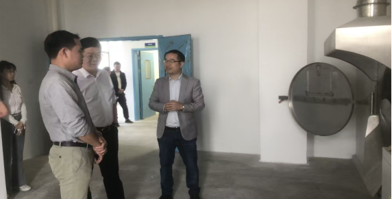 防城港市副市长许伟带队深入医学试验区开展节后复工复产生产督导检查(图2)